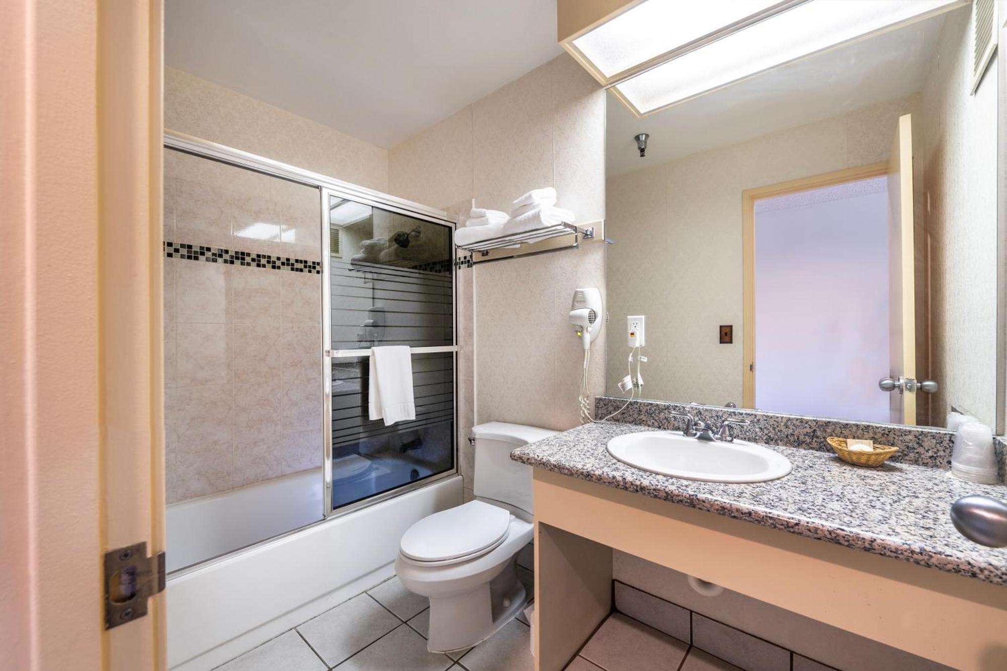 Hotel International Lynnwood Extérieur photo